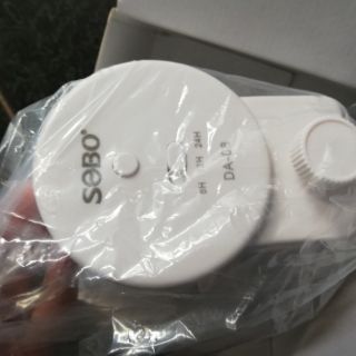 Máy cho cá ăn tự động