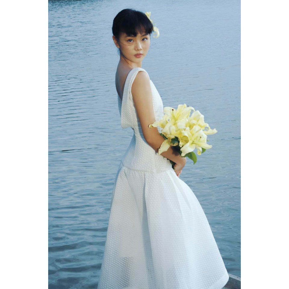 Đầm dáng phồng kiểu nữ hở lưng The Country A Summer Rains Dress vải tapta trắng