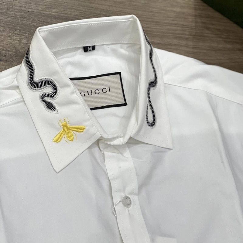 Áo sơ mi trắng nam dài tay phối cổ thêu rắn ong vàng chất vải lụa mịn mát phong cách đơn giản basic SM16P