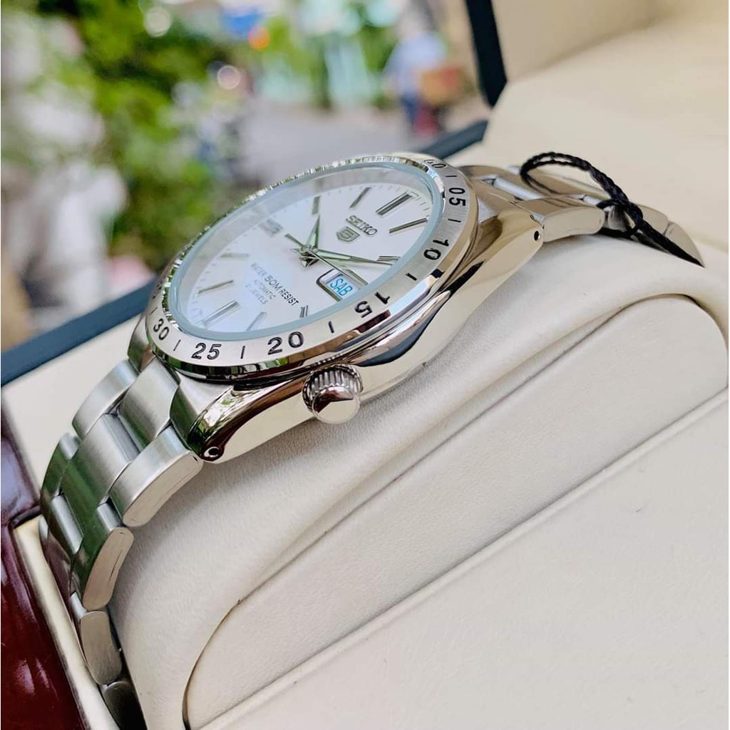 Đồng hồ nam Seiko 5 Sport SNKD97K1 đẹp xuất sắc trong tầm giá