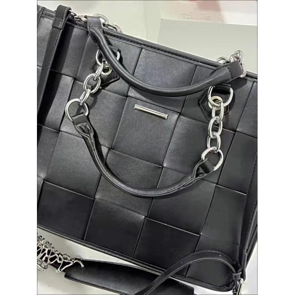 TÚI ĐEO CHÉO DA ĐAN Ô VUÔNG VỪA LAPTOP HÀNG CAO CẤP