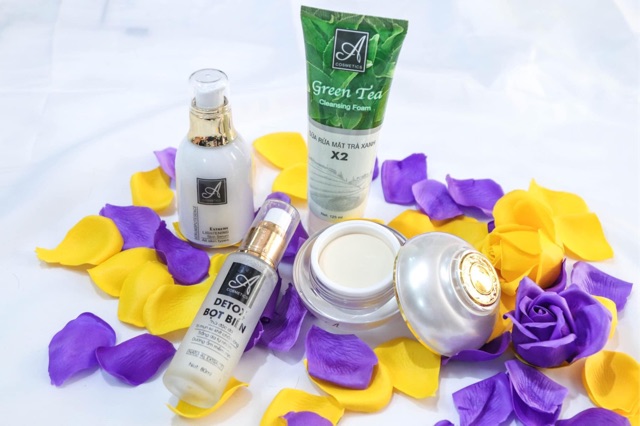 Bộ 4 sản phẩm dưỡng trắng da mặt💎Sữa Rửa Mặt+Detox+Serum+Kem Face💎Tặng mặt nạ💎Giúp da trắng mịn căng bóng như da e bé