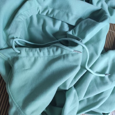 Áo hoodie aazim chữ ngực (có ảnh thật)