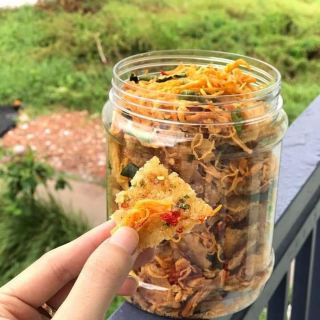 HỦ TO Cơm cháy mắm hành mix khô gà