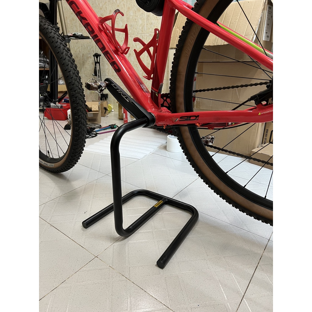 69bikeshop_CHÂN CHỐNG CỐT GIỮA XE ĐẠP ĐỂ TRƯNG BÀY – RỬA XE