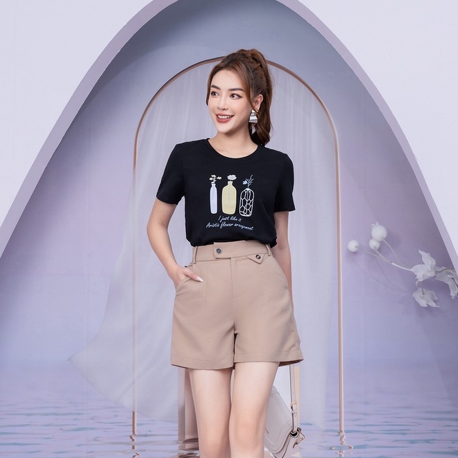 Áo phông in hình lọ hoa đen chất liệu Cotton Compact form vừa LOZA - PT702112