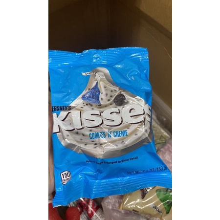 Socola trắng vụn Kisses Cookies ‘N’ Creme đủ các size