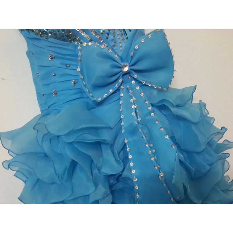 ĐẦM CÔ DÂU, DỰ TIỆC