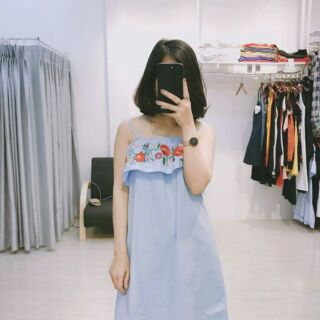 Đầm thêu hoa d703