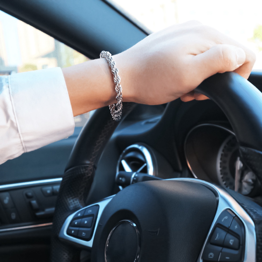 Vòng tay mạ bạc dạng xoắn thanh lịch