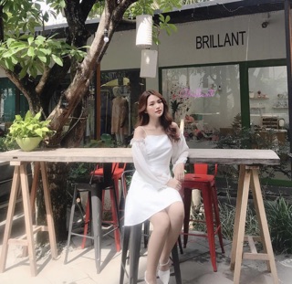 Đầm trễ vai hai dây trắng
