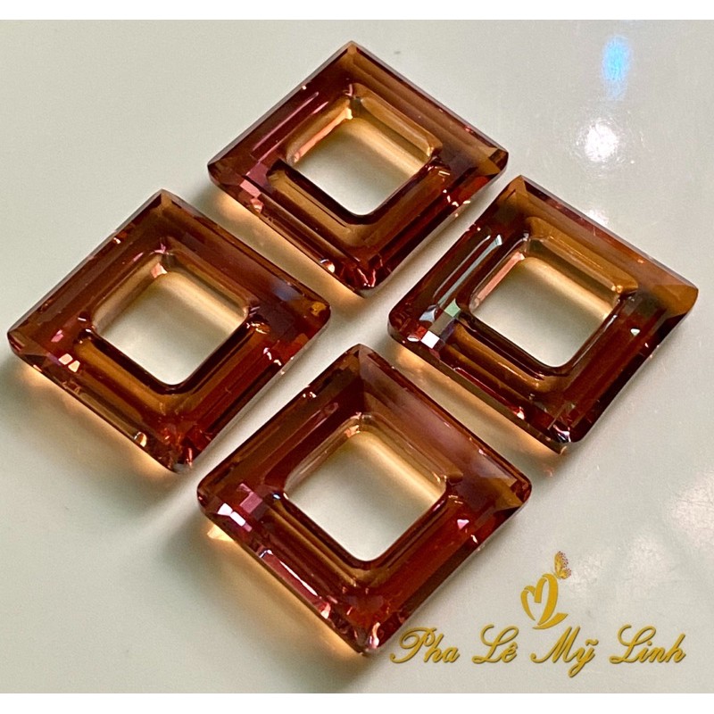 Mặt dây pha lê Swarovski vuông và tròn rỗng 14mm