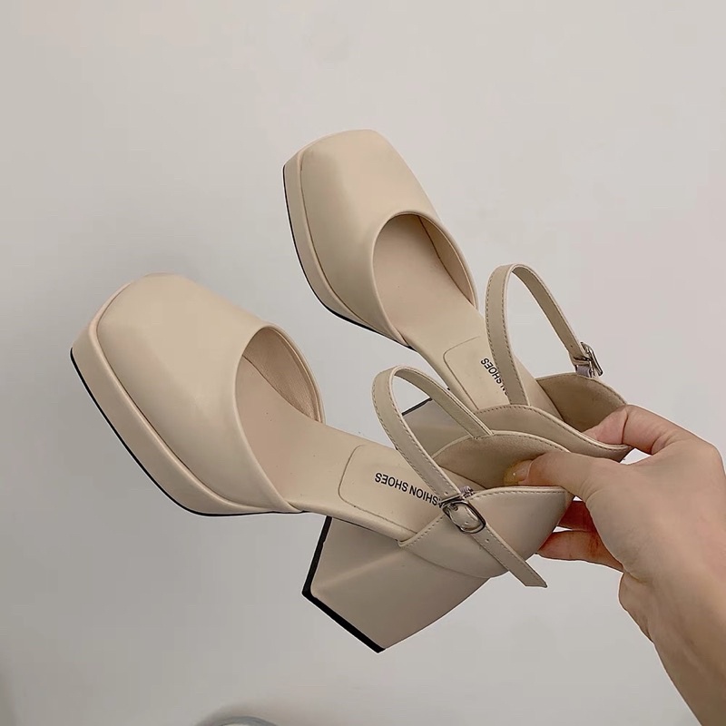 Xăng đan đế vuông cao 8cm