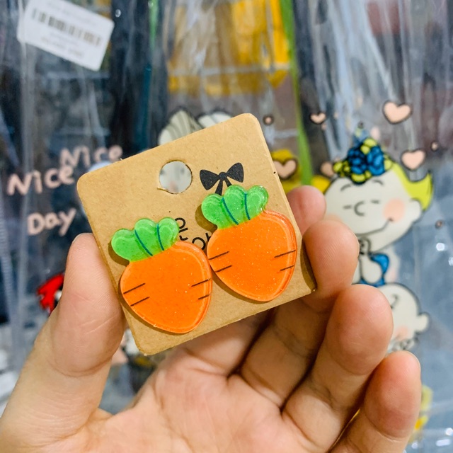 Khuyên tai cà rốt