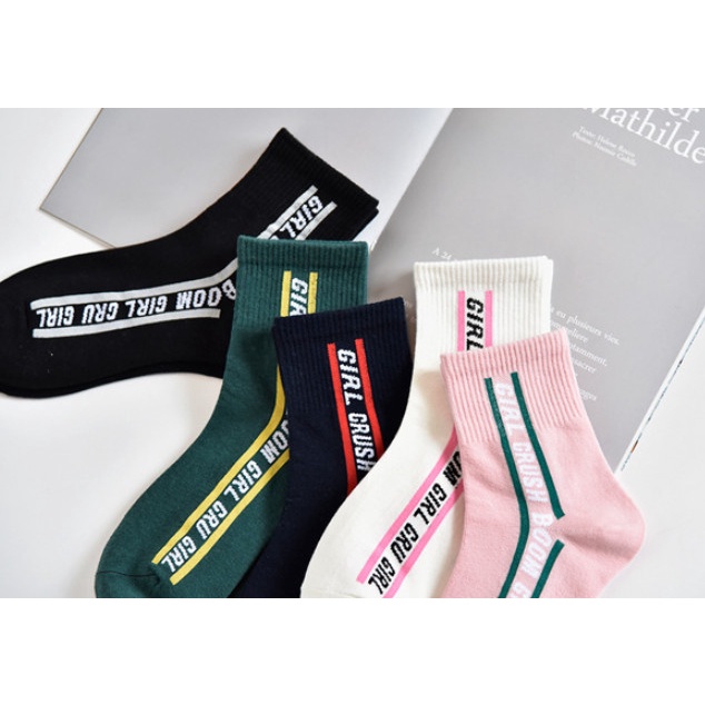 Vớ chữ GIRL CRUSH cổ lửng nam nữ phong cách trẻ trung, năng động.