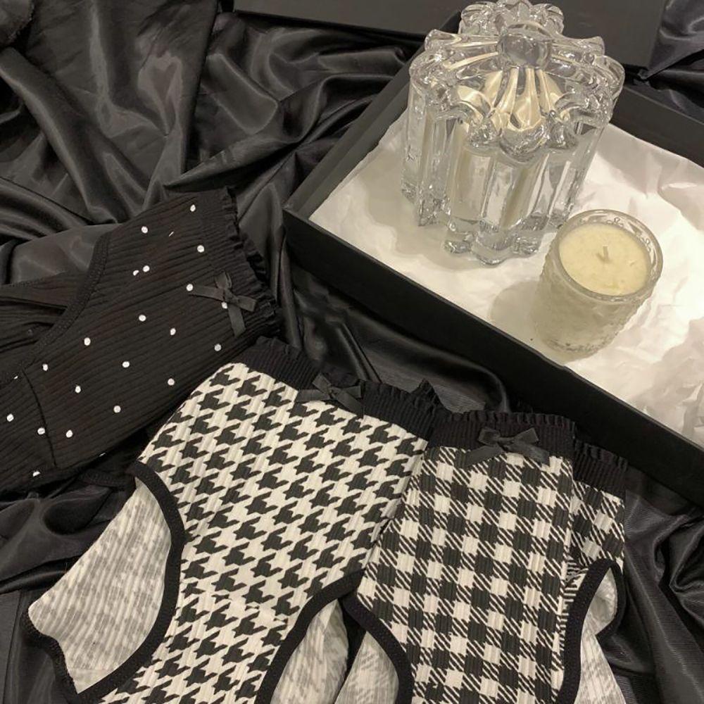 Quần Lót Nữ Cạp Thấp Họa Tiết Lưới Gợn Sóng Và Chấm Bi Màu Ngà