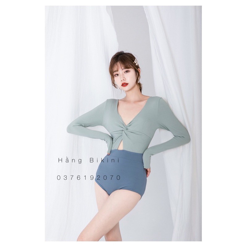 Bikini xanh nữ tính