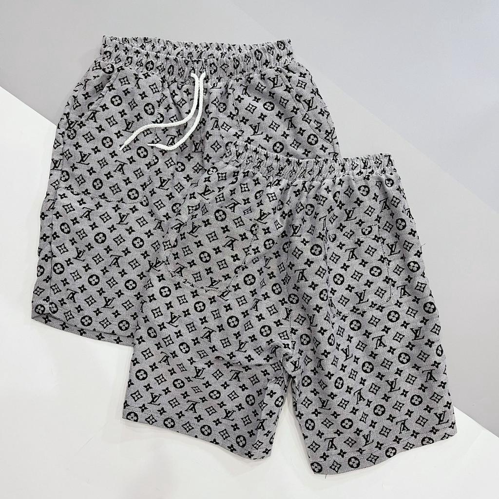 Quần đùi thun xốp dập nổi, chất liệu xốp thoáng mát in dập nổi họa tiết LV, thời trang nam nữ hot trend