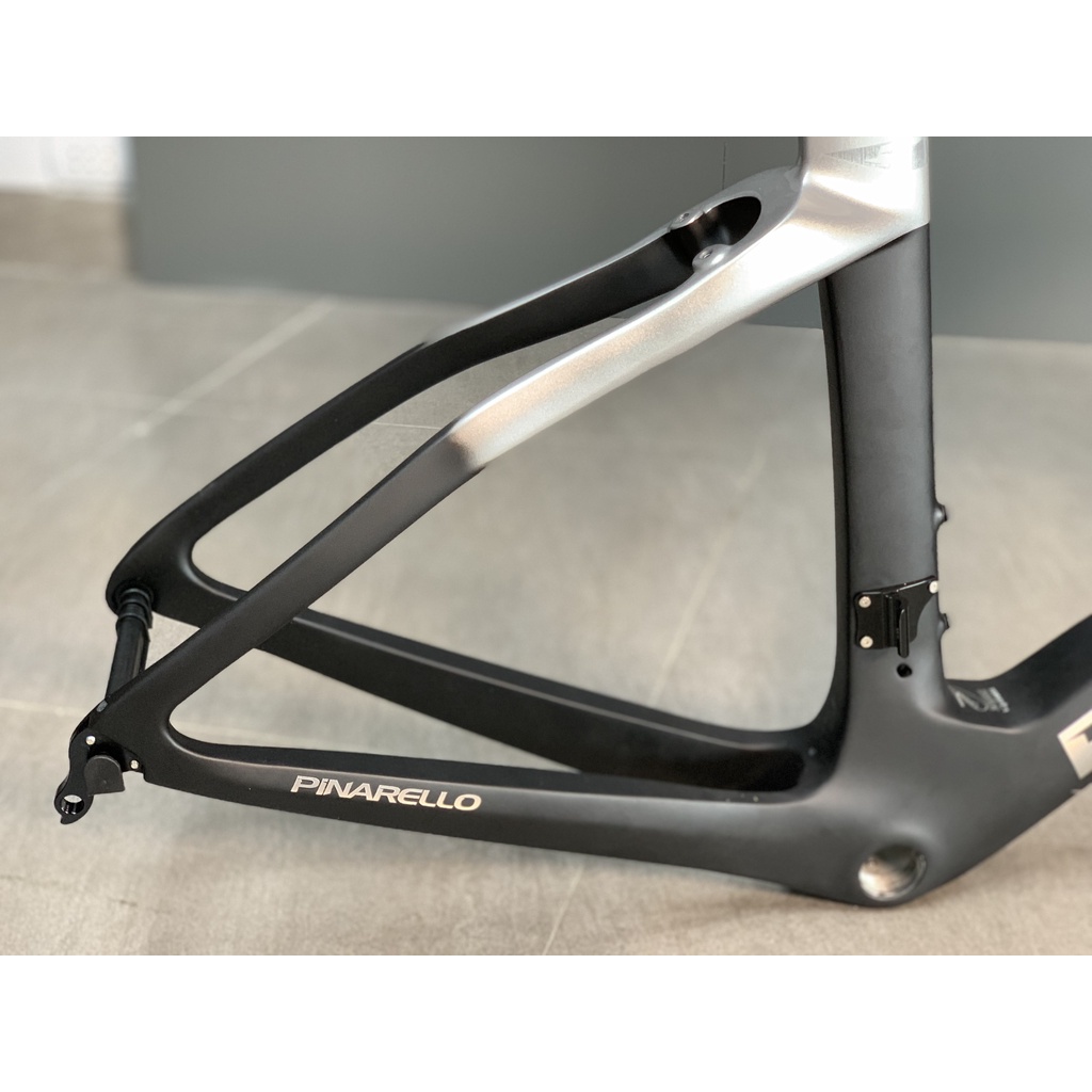 Khung Xe Đạp Road Carbon Pinar F14 Thắng Đĩa màu bạc đuôi đen