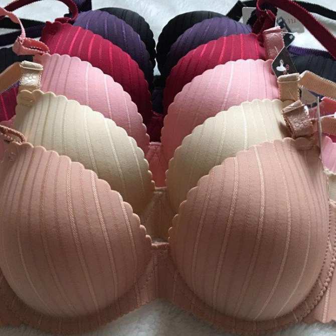 Áo lót đẹp đúc bàn tay nâng ngực có gọng 707