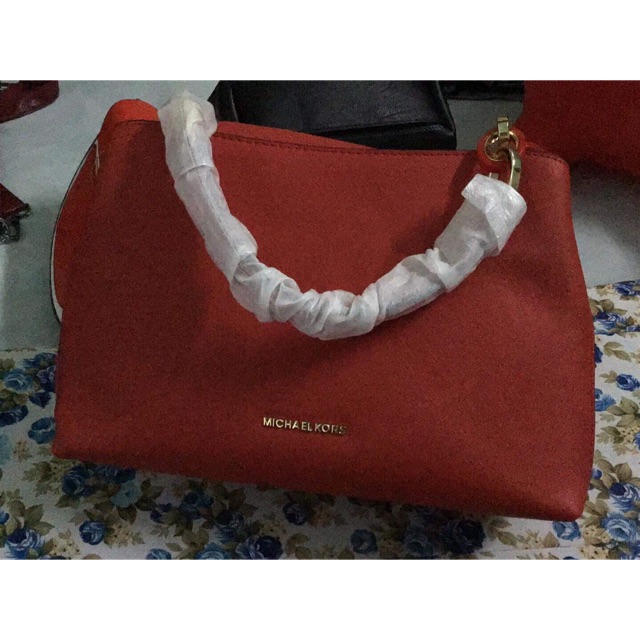 Combo túi MK hàng sup đẹp size to nhiều ngăn,chất da xước dày dặn màu đỏ đầy đủ phụ kiện kèm theo có