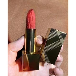 Son Burberry màu 93 matte - Bản mới , Russet nâu đỏ dòng mới, chất lì nhưng mềm môi không khô cực thích