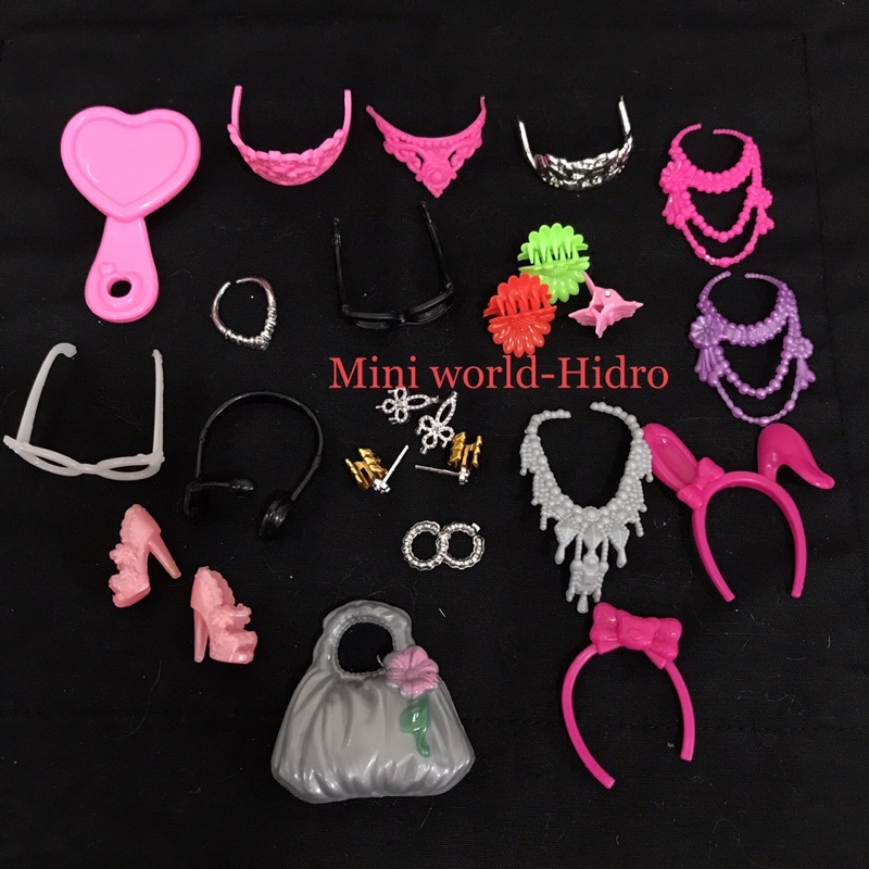 Set phụ kiện vòng cổ, bông tai, trang sức, túi giày, mắt kiếng cho búp bê Barbie.