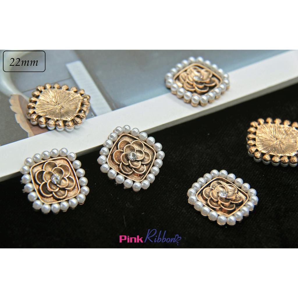 Charm hoa chữ nhật viền trai nhí 2.2cm
