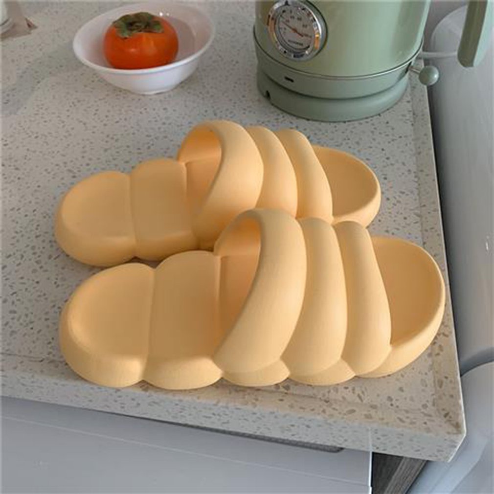 Dép đi trong nhà đế dày hình sâu bướm mềm mại đáng yêu cho cả nam và nữ