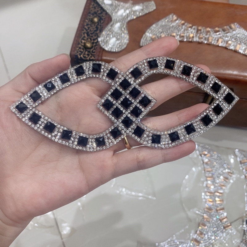 Hình ủi đá bướm lá nhiều hình