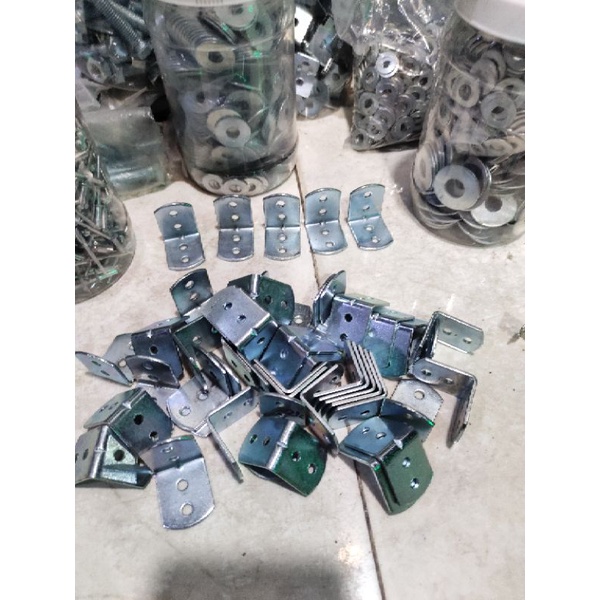 1 cái ke cân góc vuông bảng 2,5cm dày