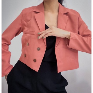 Áo blazer croptop hồng đất phối nút gỗ lót lụa