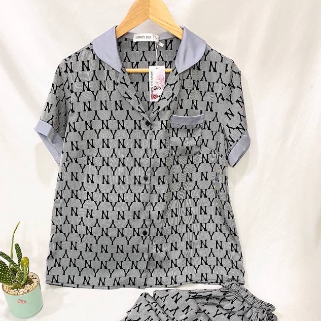 Bộ đồ nữ lụa Nhật Japan Silk áo ngắn quần dài họa tiết NY Sang chảnh