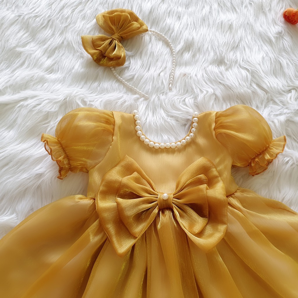 Đầm bé gái tơ vàng❤️ FREESHIP ❤️ Váy trẻ em tơ vàng với thiết kế sang,cổ đính ngọc(kèm cài ngọc) size 5kg - 3kg