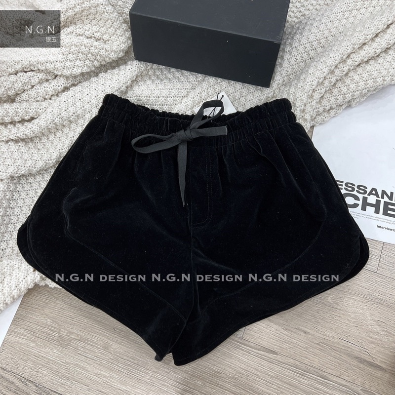 Quần sooc nhung gắn nơ nhỏ
