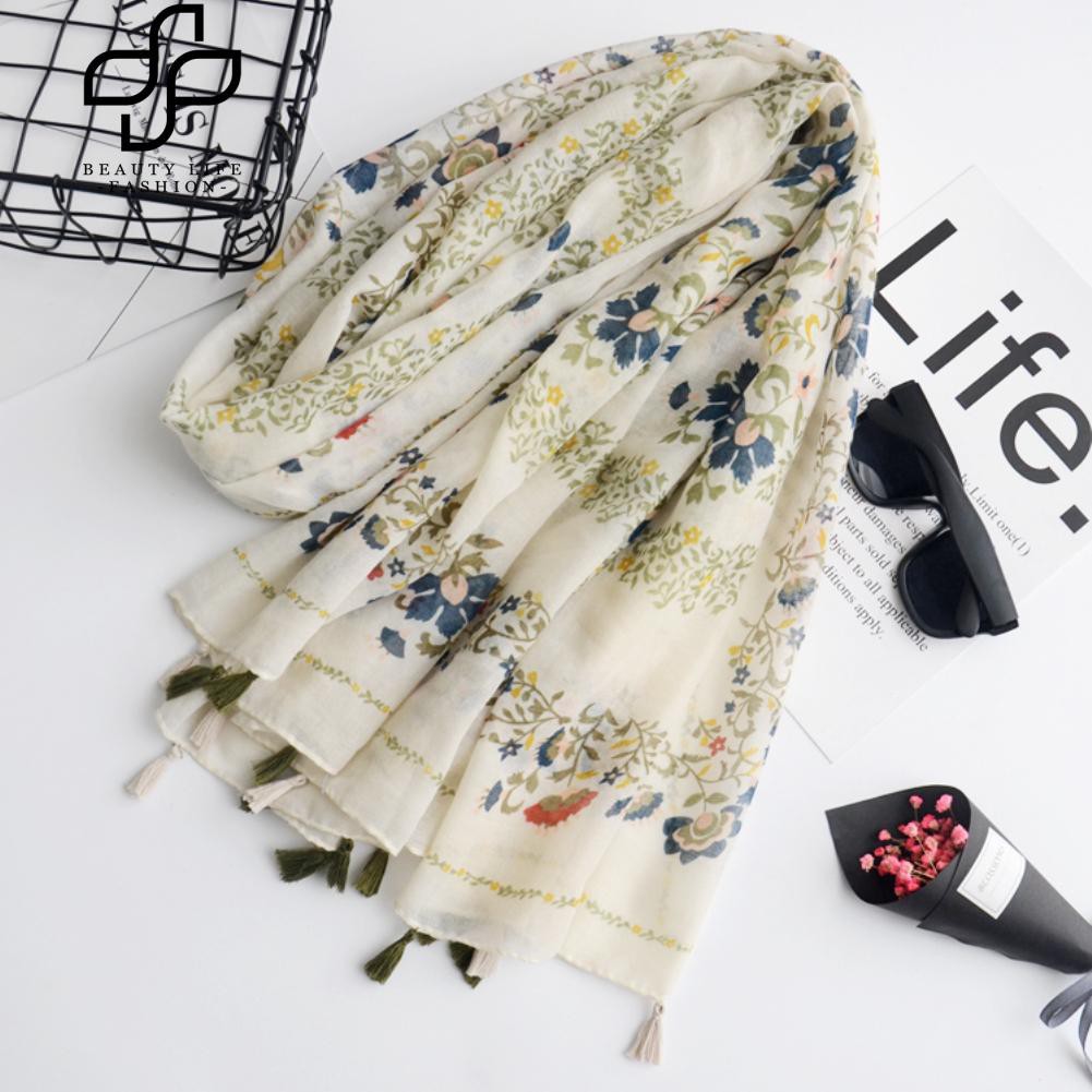 Khăn choàng cổ thiết kế phối tua rua in hoa văn cá tính