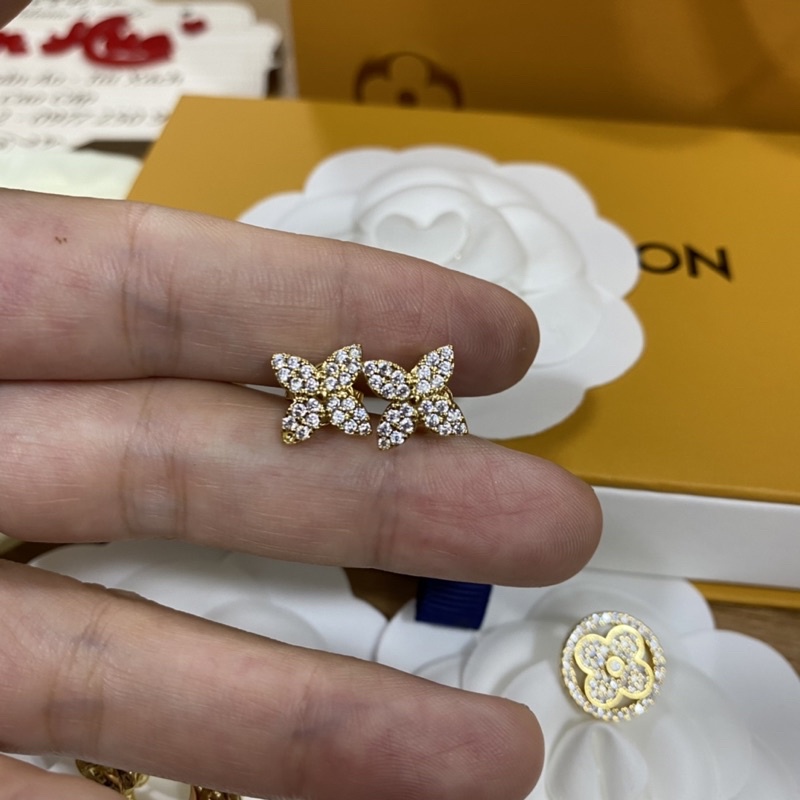 Ảnh thật- Bông tai cao cấp LV full box phụ kiện