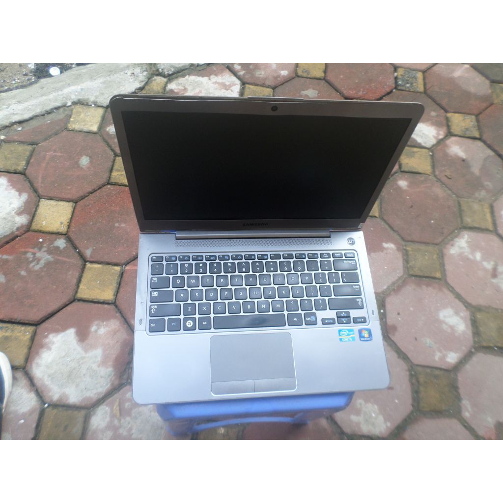 Laptop cũ, samsung np530 ultrabook, intel core i5, siêu mỏng, vỏ nhôm