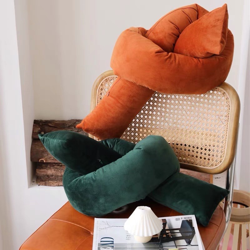 Gối trang trí thắt nút hình Quẩy vải nhung lụa nhiều màu cá tính decor