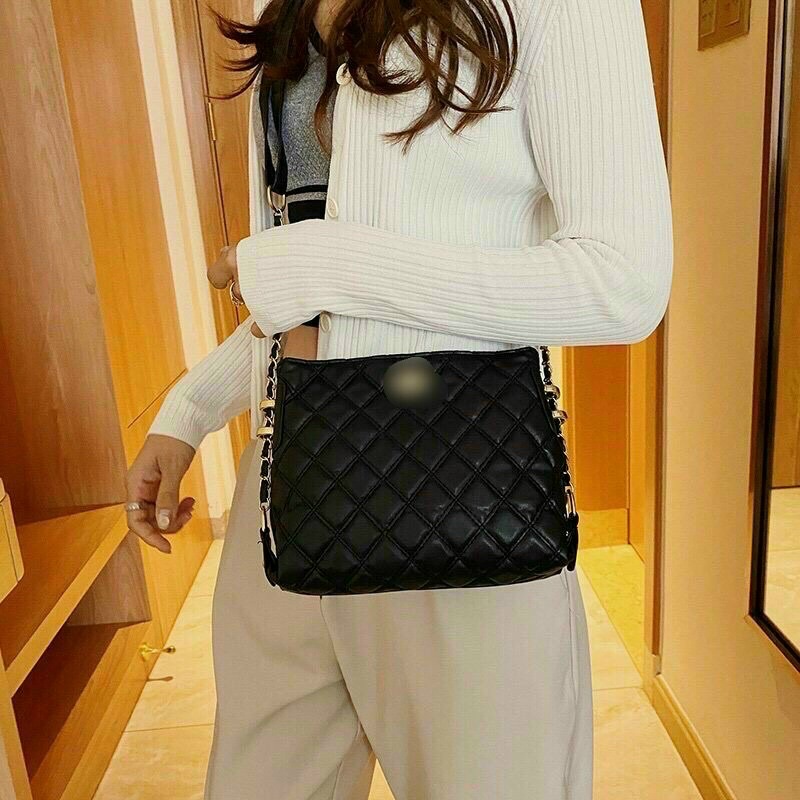 TNS-Túi đeo chéo chần ô trám siêu hottrend gift box làm quà siêu sang với màu đen classic