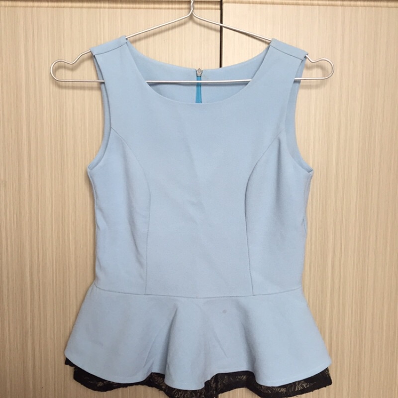 Áo peplum phối ren