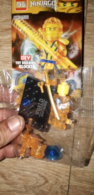 Lắp ráp 1 hộp LegoNinjago 0155E có nhiều chi tiết