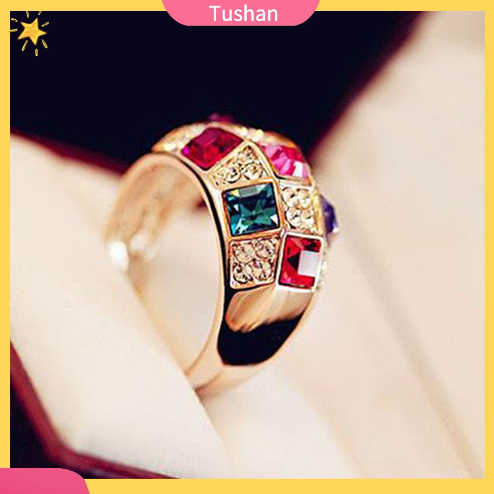 Nhẫn mạ vàng đính đá sang trọng