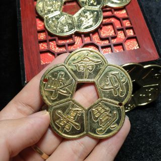 Tiền xu hoa mai mạ vàng 10k - chiêu tài