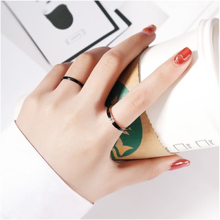 Nhẫn đen mảnh đơn giản