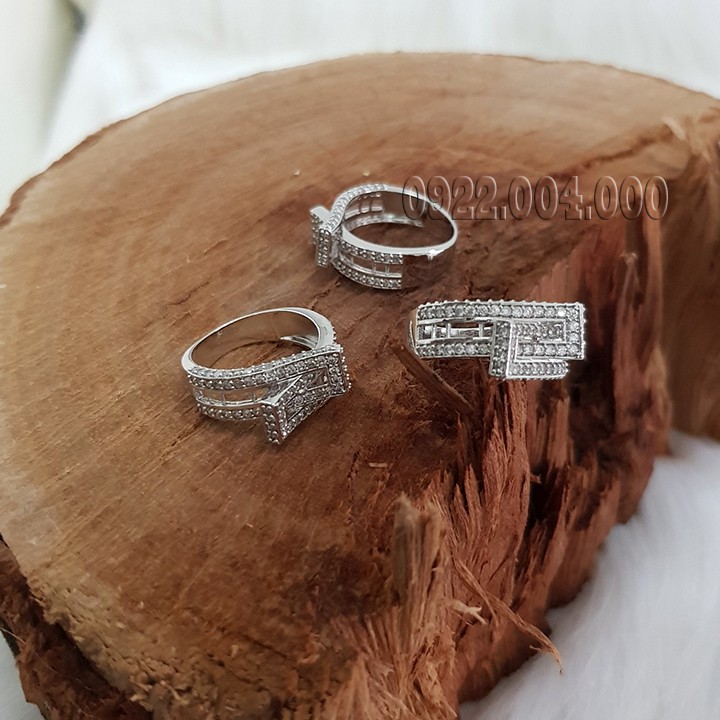 Nhẫn nữ đính nhiều đá, nhẫn nữ kiểu cá tính.