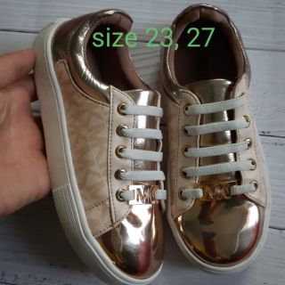 Combo giày của khách
