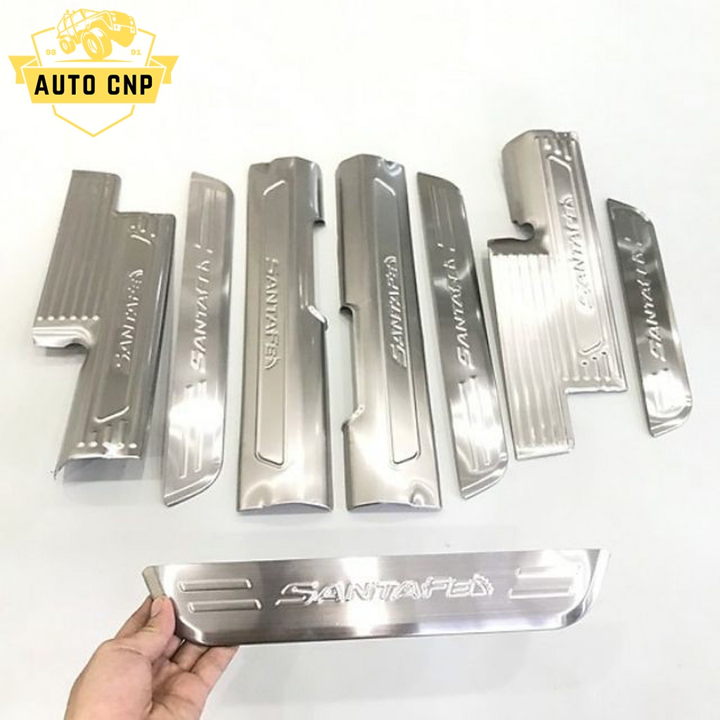 Ốp bậc chân cho xe HYUNDAI SANTAFE chất liệu INOX, chống trơn trượt trầy xước bậc lên xuống xe – AUTO CNP