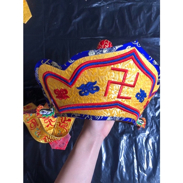 Mũ tì lô - mão tì lô - mũ đội khi làm lễ của tăng sỹ Phật giáo