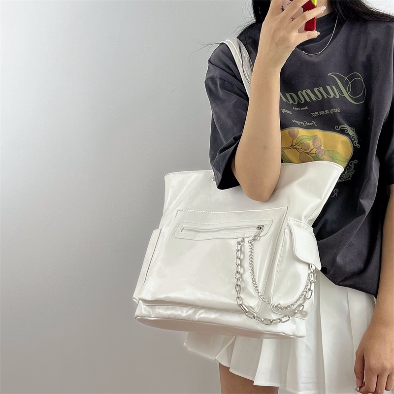 Túi Xách Da Sáp Dầu Cỡ Lớn Phối Dây Xích Đeo Vai Thời Trang 2022 Cho Nữ